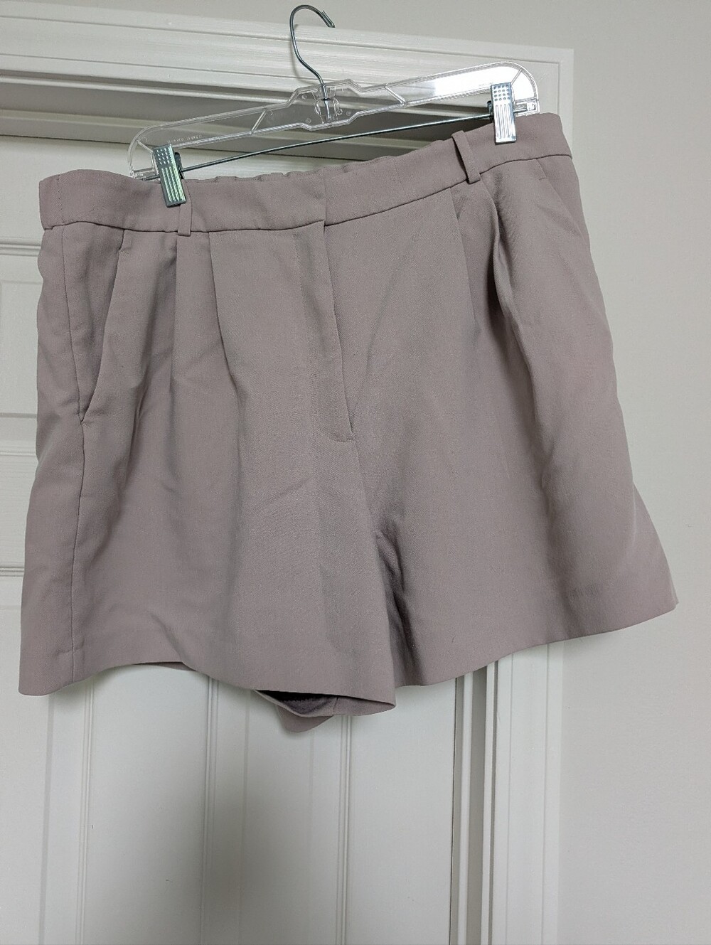 Abercrombie & Fitch High-Waist Pleated Shorts